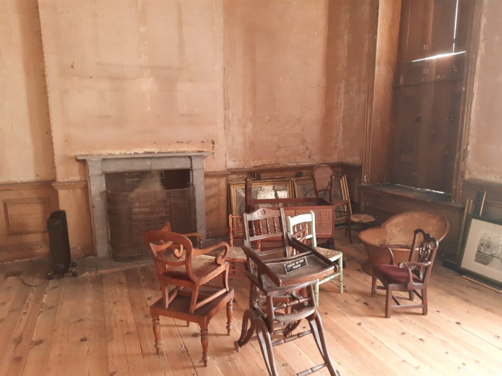 CALKE ABBEY ONE OF THE EMPTY ROOMS